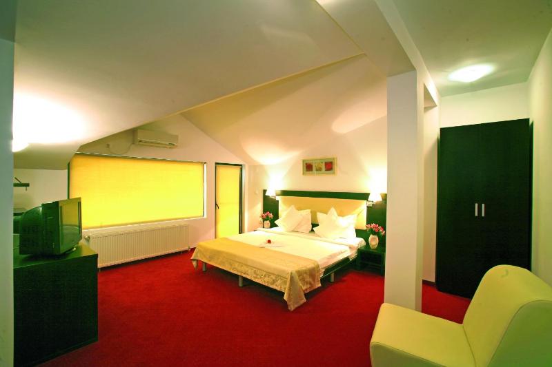 Deluxe Double Room with Extra Bed image 1