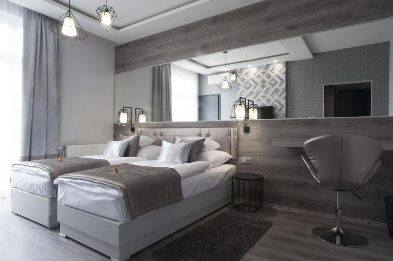 Double or Twin Room with Shower image 3