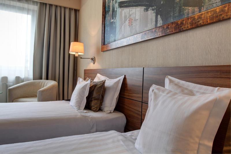 Standard Twin Room image 3