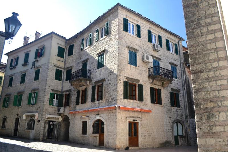 Deluxe Apartment image 2