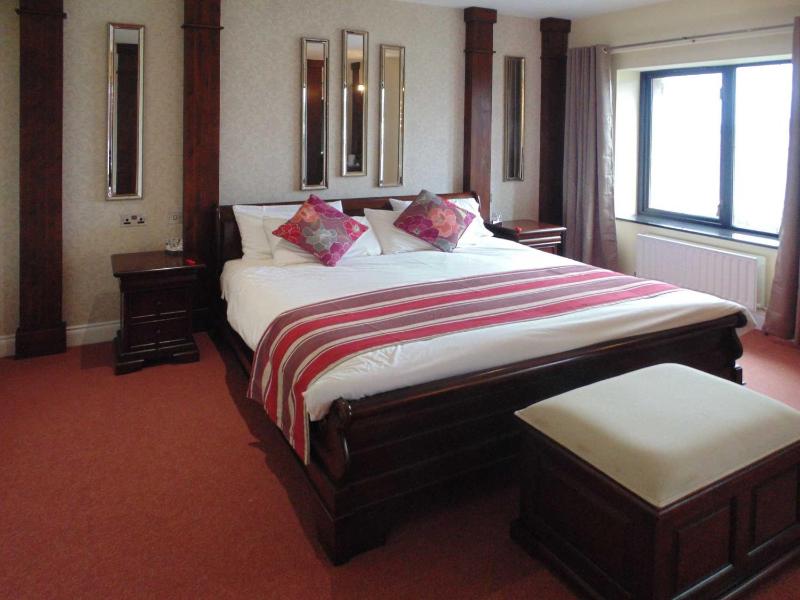 Deluxe Suite with Sea View image 3