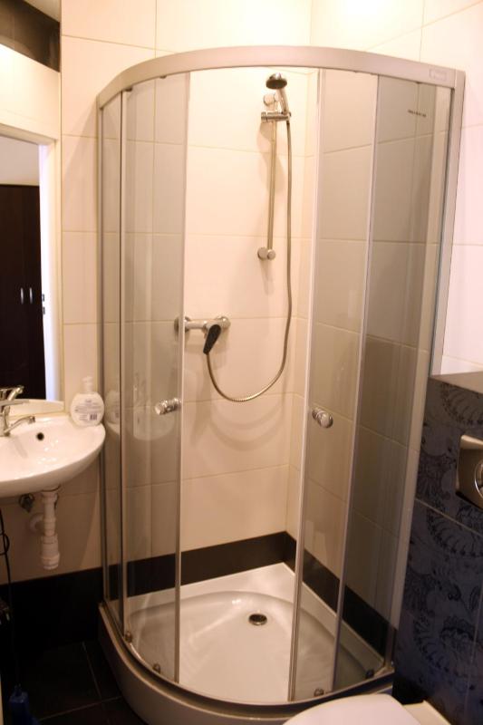 Triple Room with Bathroom image 2