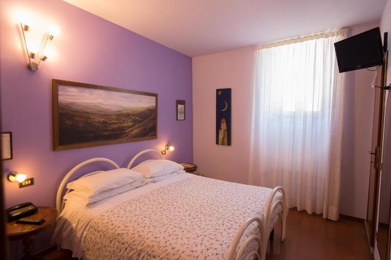 Double Room image 2