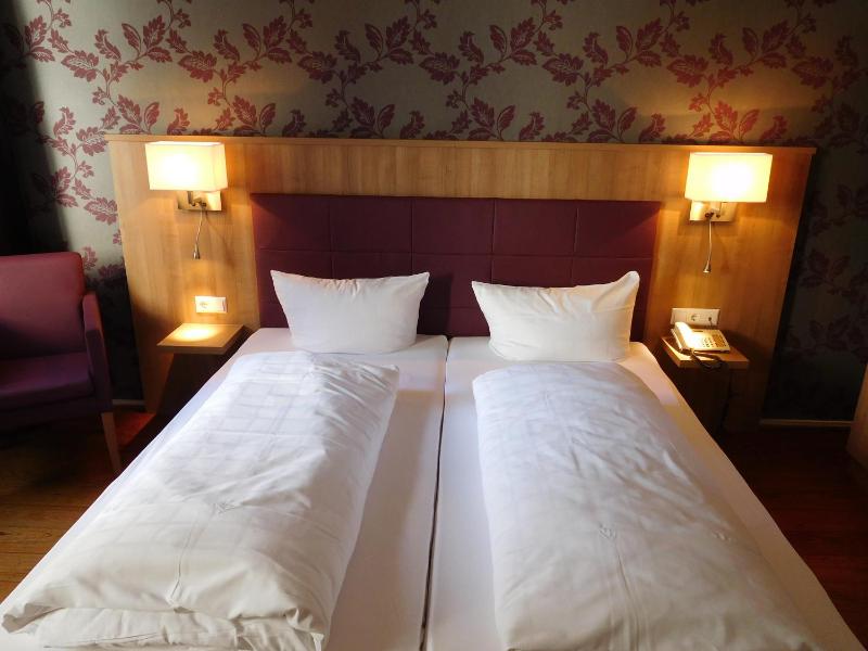 Classic Double Room image 2
