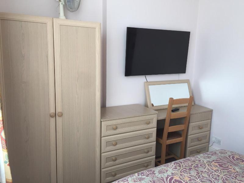 Double Room with Shared Bathroom image 4
