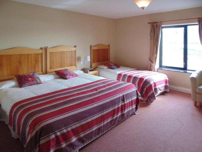 Deluxe Double or Twin Room with Sea View image 4