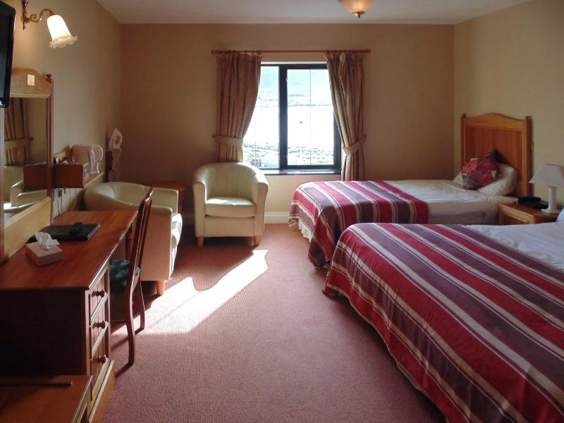 Deluxe Double or Twin Room with Sea View image 2