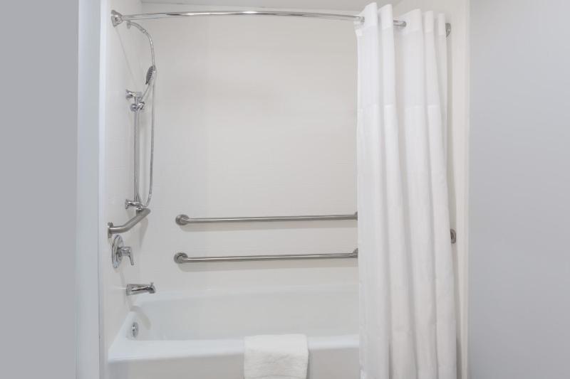 King Room with Bathtub - Mobility Accessible/Non-Smoking image 3