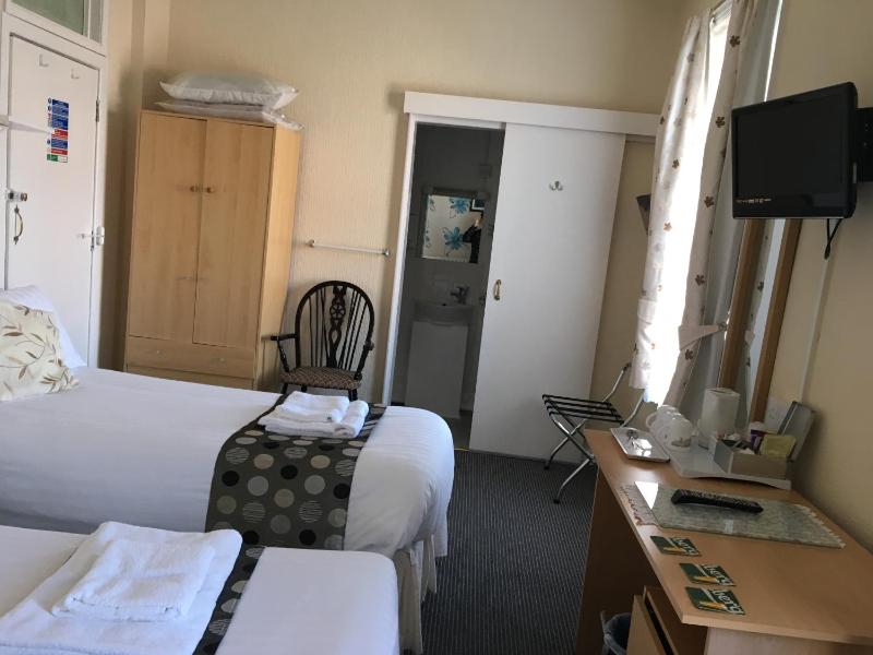 Comfort Triple Room with Shower image 3