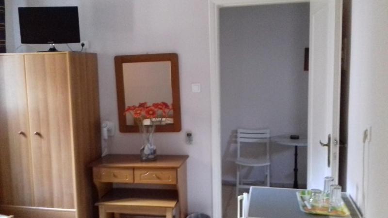 Twin Room image 2