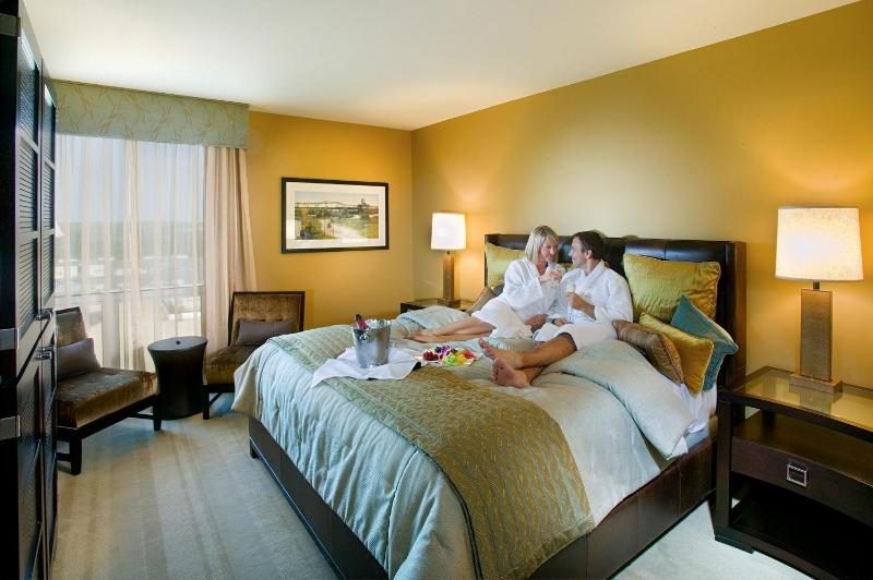Luxury King Room image 1