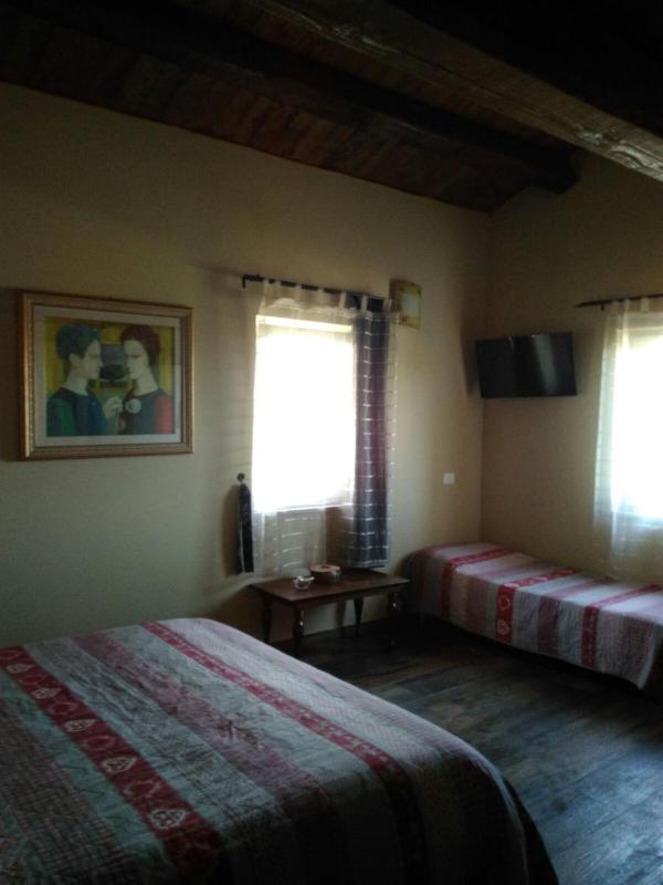 Quadruple Room with Private Bathroom image 1
