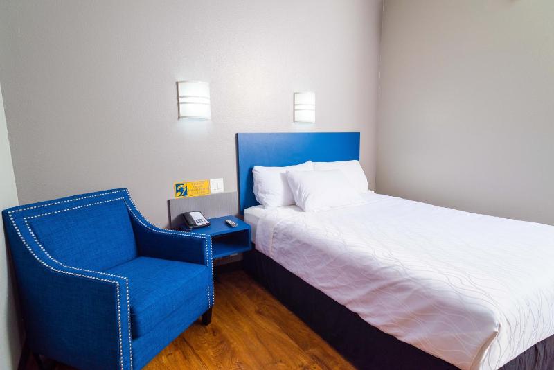 Queen Room with Tub - Accessible/Non Smoking image 1