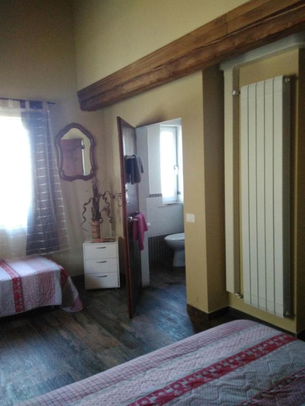 Double Room with Private Bathroom image 3