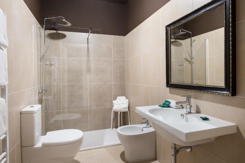 Quadruple Room image 1