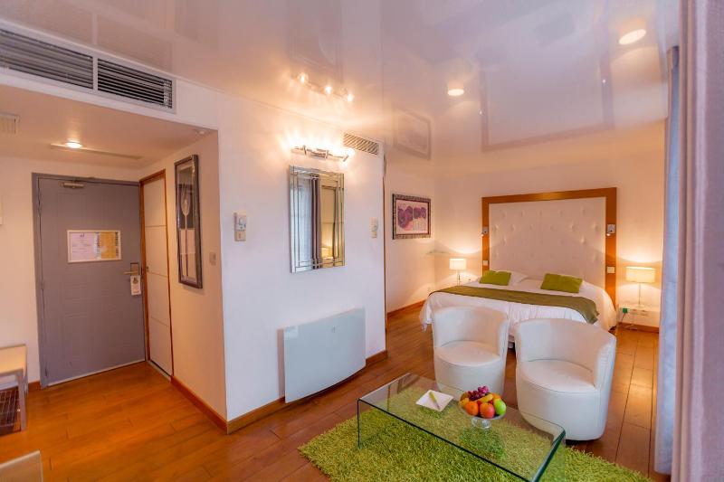 Hotel Relais Saint Jean Troyes - image 16