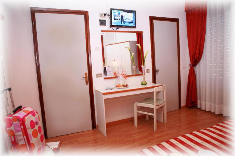 Quadruple Room image 4