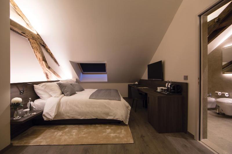Superior Double Room image 3