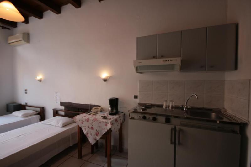 Studio (2 Adults) image 4