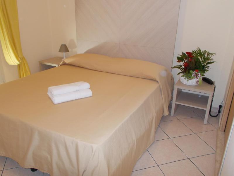 Double or Twin Room image 3