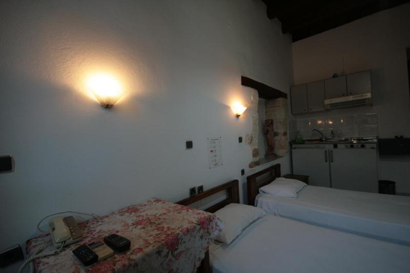 Studio (2 Adults) image 2