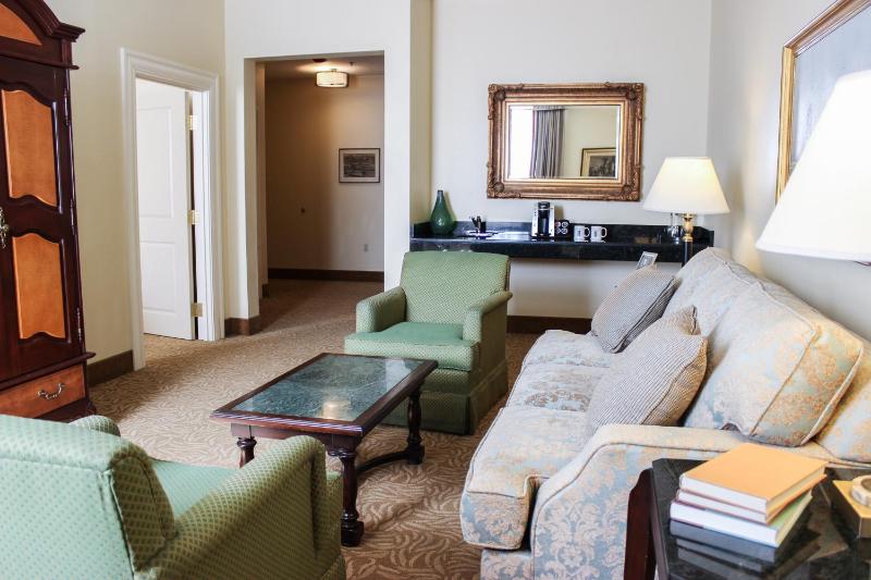 One-Bedroom King Suite - Non-Smoking image 2