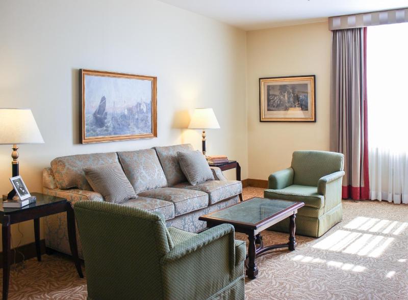 One-Bedroom King Suite - Non-Smoking image 3