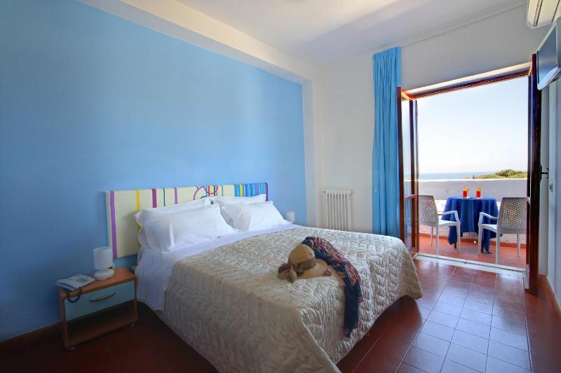 Quadruple Room with Balcony image 3