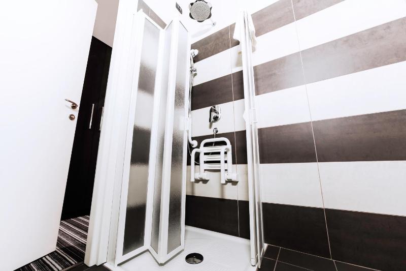 Double or Twin Room - Disability Access image 3