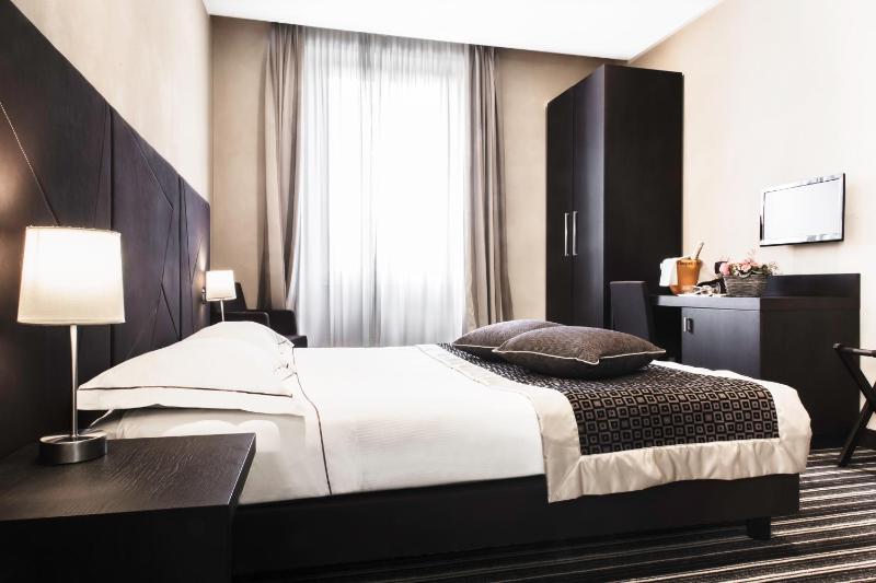 Superior Double or Twin Room image 4