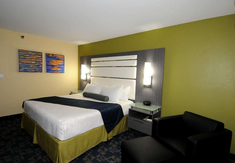 King Room - Non-Smoking image 3
