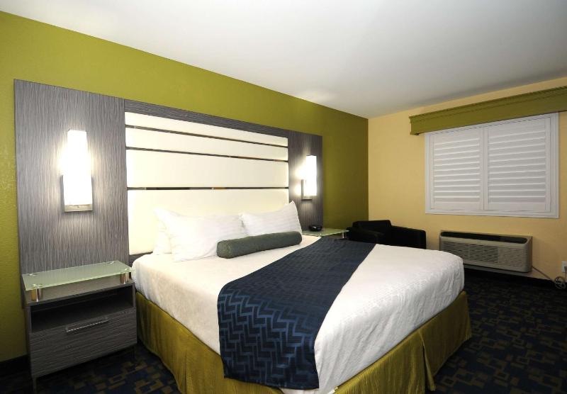 King Room - Non-Smoking image 2
