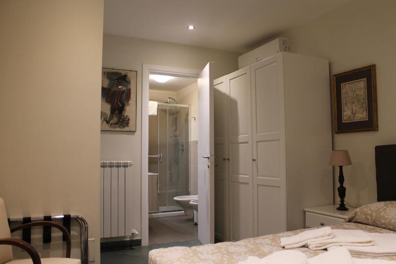 Standard Double Room image 3