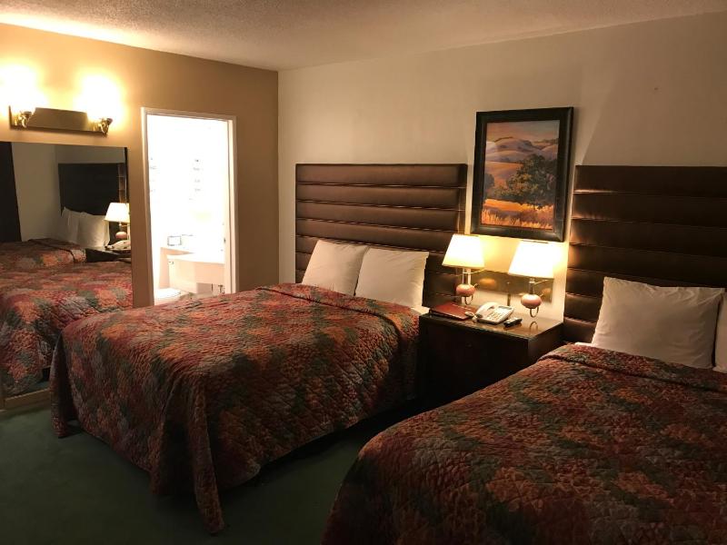 Standard Queen Room with Two Queen Beds image 2