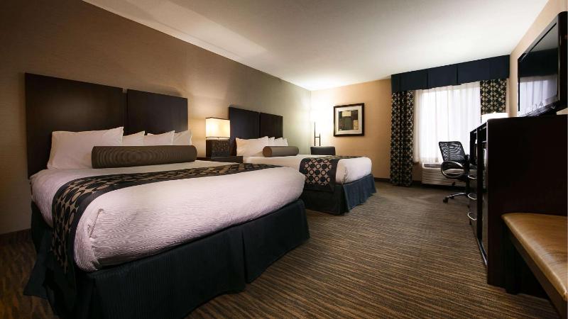 Queen Room with Two Queen Beds - Non-Smoking image 3