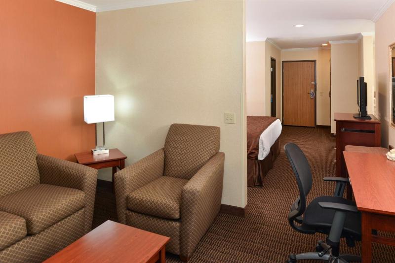 Best Western Plus Landmark Inn - image 21