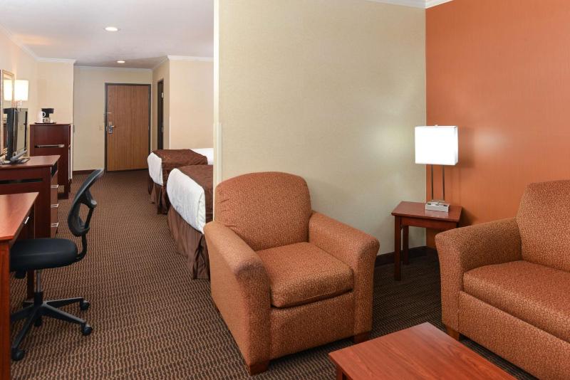 Best Western Plus Landmark Inn - image 29