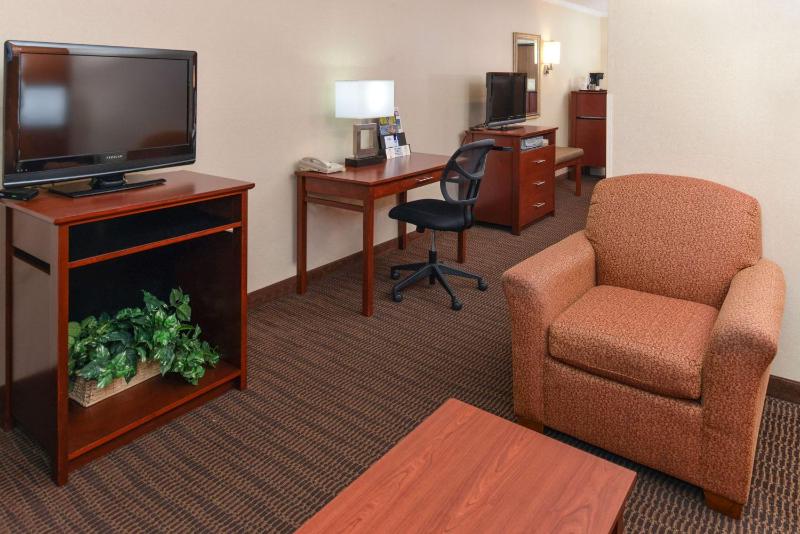 Best Western Plus Landmark Inn - image 27