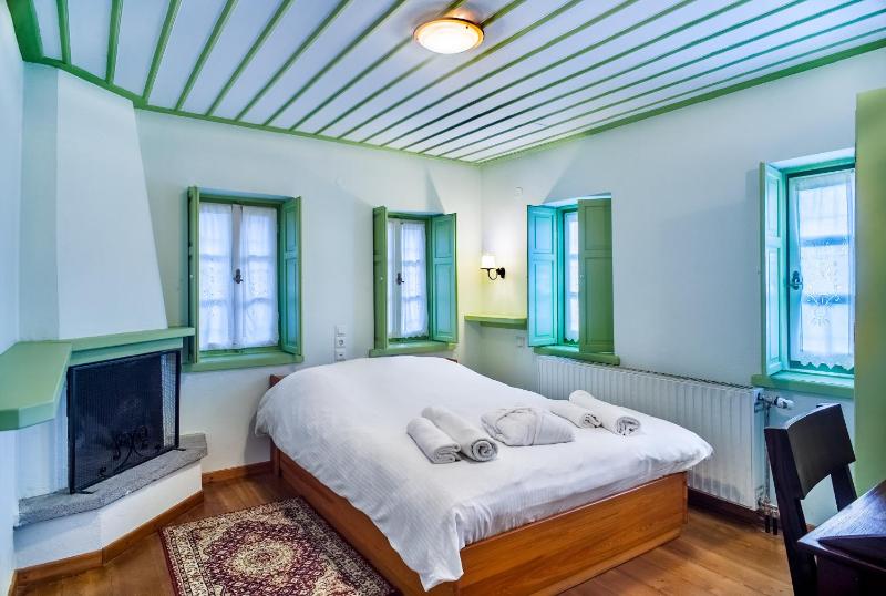 Double or Twin Room image 3