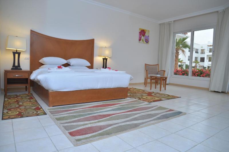 Old Vic Sharm Resort - image 9
