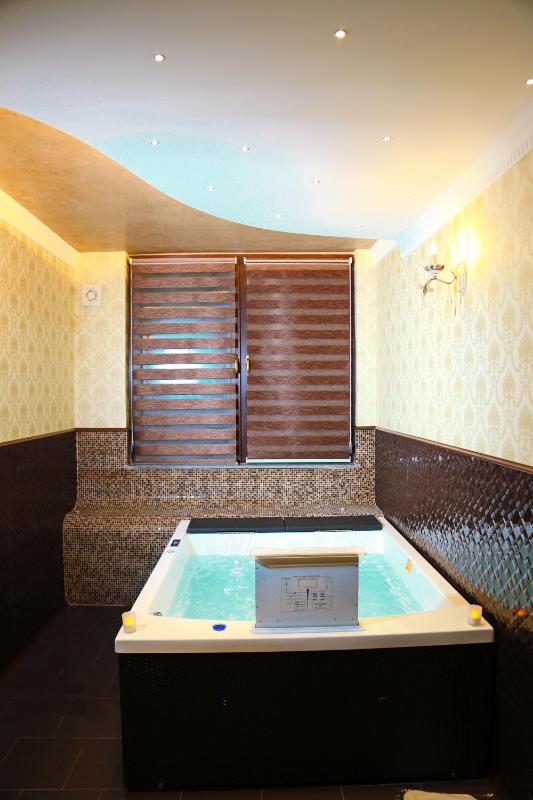 King Suite image 2