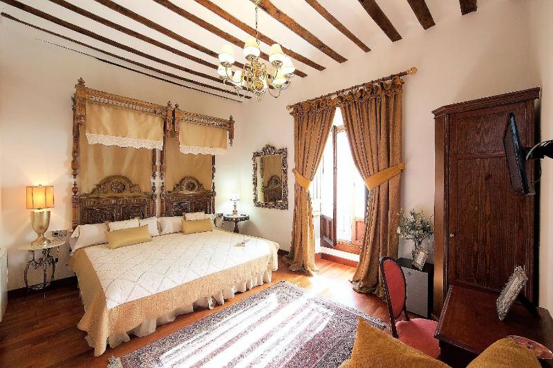 Double Room image 3