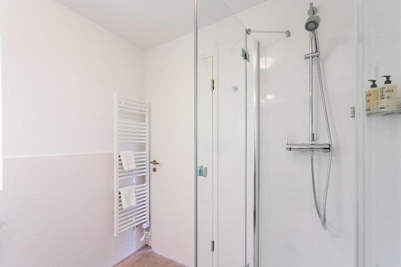 Mar Suite Apartments - Center - image 16