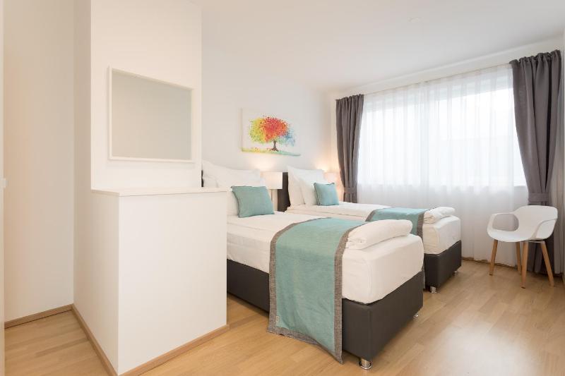 Mar Suite Apartments - Center - image 15