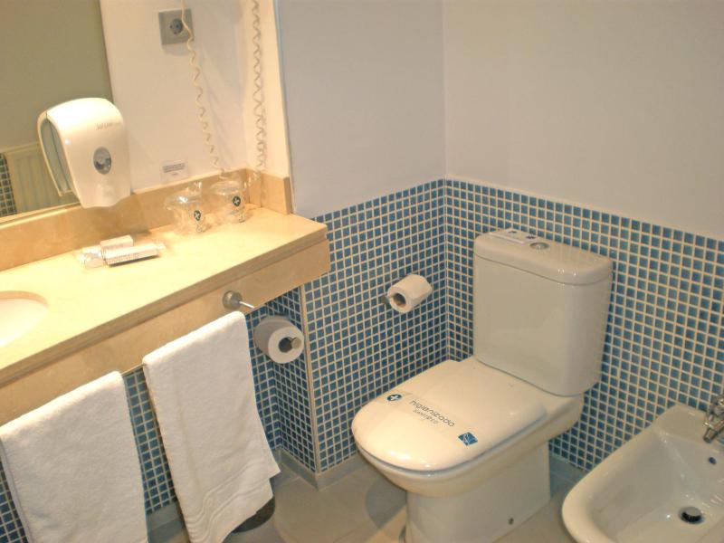 Double or Twin Room (1 Adult) image 2