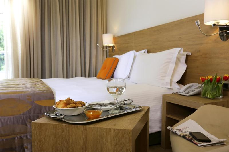 Urban Chic Double or Twin  image 4