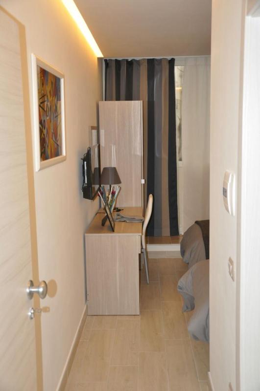 Double or Twin Room image 3