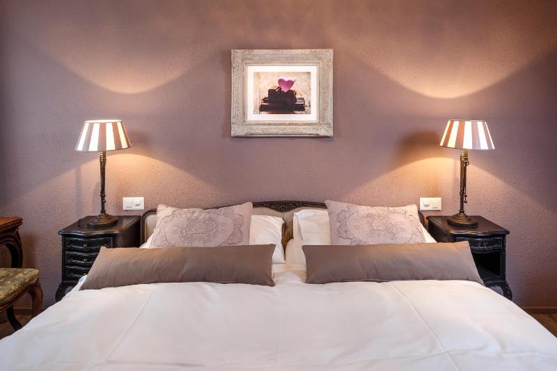Double Room image 2