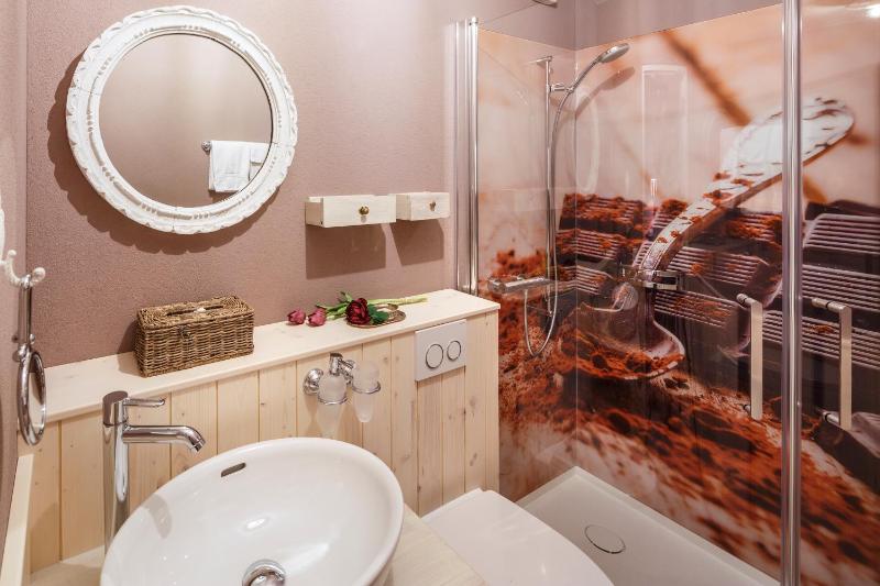 Double Room image 3