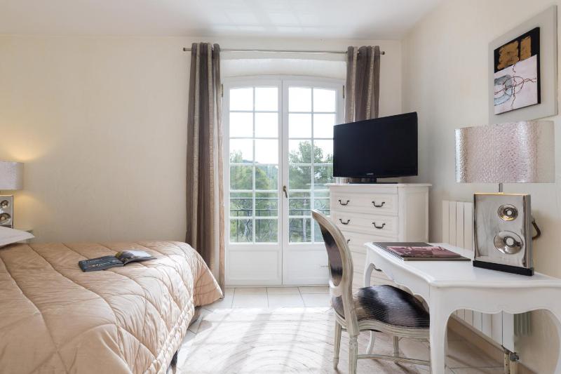 Standard Room image 3
